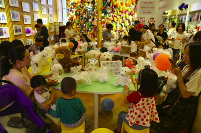 最大原創(chuàng)玩偶樂園“玩偶大師”落戶青島，打造兒童想象力空間，引領(lǐng)玩具銷售新趨勢(shì)